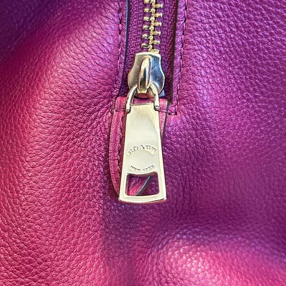 Coach Madison Pheobe Shoulder Bag in Pebbled Cranberry/Raspberry Leather - Picture 4 of 16